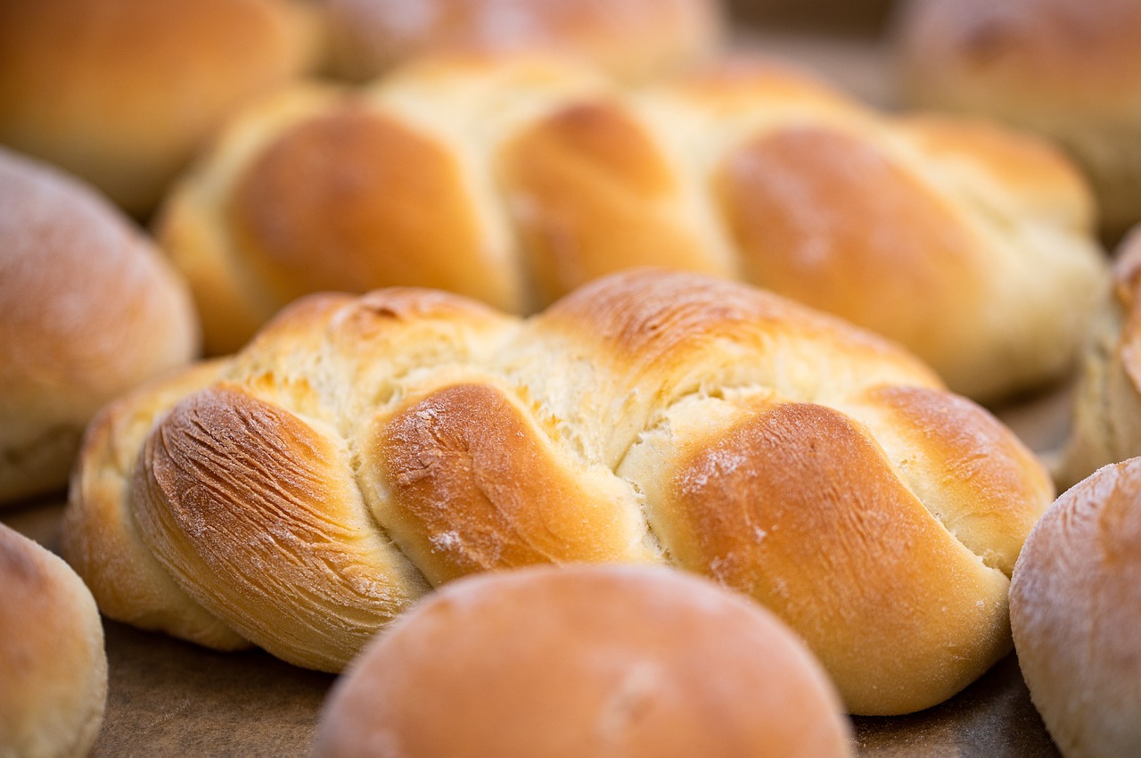 entdecken sie die kunst des brotbackens! erfahren sie, wie sie mit einfachen zutaten und techniken köstliches, frisch gebackenes brot zu hause zaubern können. perfekt für anfänger und erfahrene bäcker gleichermaßen.