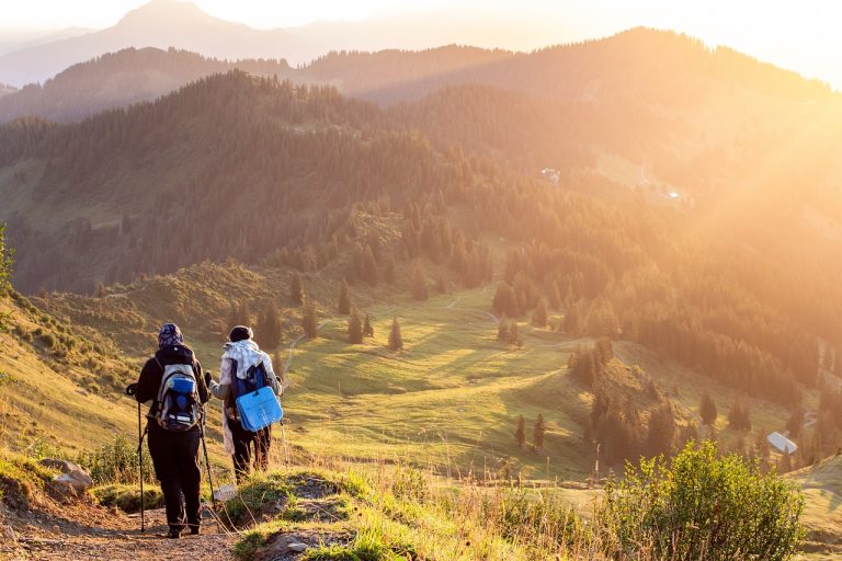 entdecken sie die schönheit der natur beim wandern. erleben sie abwechslungsreiche trails, atemberaubende landschaften und unvergessliche abenteuer in den bergen und wäldern. ideal für wanderfreunde aller schwierigkeitsgrade!