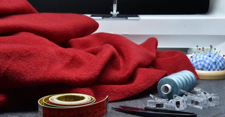 entdecken sie die welt des fashiondesigns! lassen sie sich von kreativen stilen, innovativen materialien und den neuesten trends inspirieren. perfektionieren sie ihren look mit einzigartigen designs und erfahren sie alles über die kunst der modegestaltung.