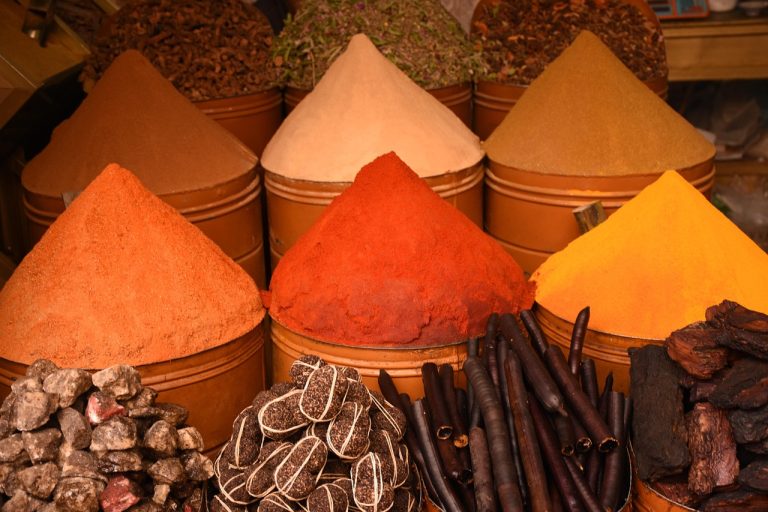 erleben sie die faszinierende kultur, die atemberaubenden landschaften und die köstliche küche marokkos. entdecken sie die highlights von marrakech, fes und der sahara und lassen sie sich von der gastfreundschaft der einheimischen verzaubern.