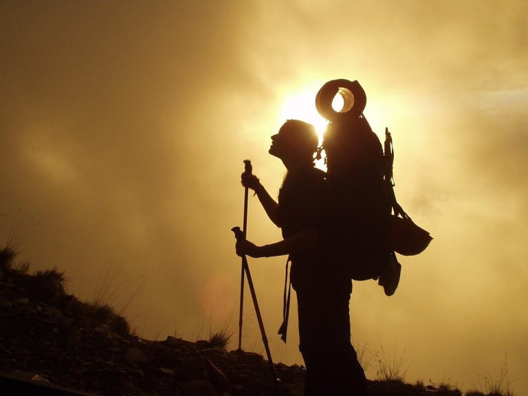 entdecken sie die faszination des kletterns! ob für anfänger oder profis, unsere respiration über die besten techniken, ausrüstungen und tipps für unvergessliche kletterabenteuer.